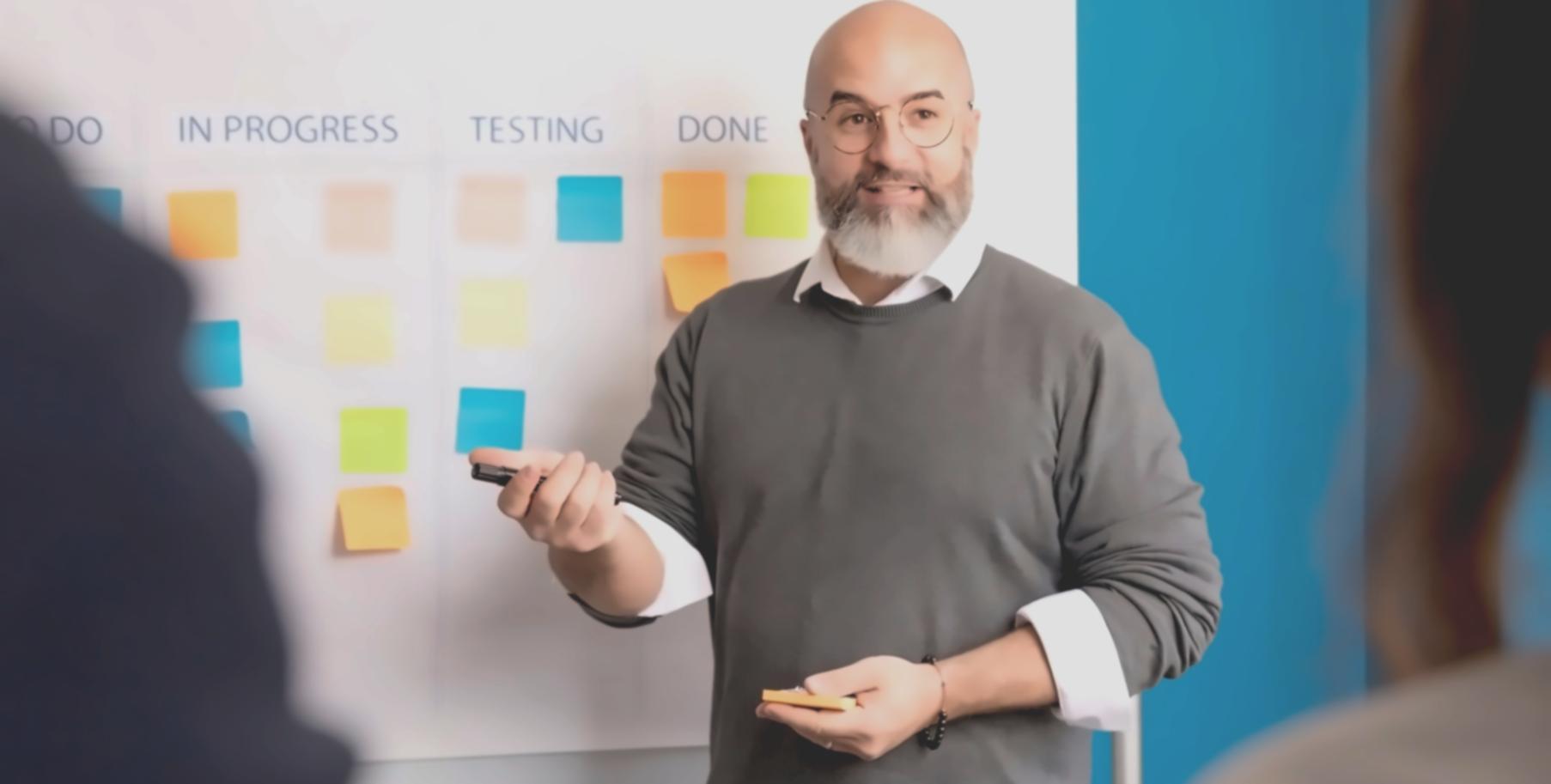 Papan analisis keuangan dengan grafik dan metrik performa bisnis