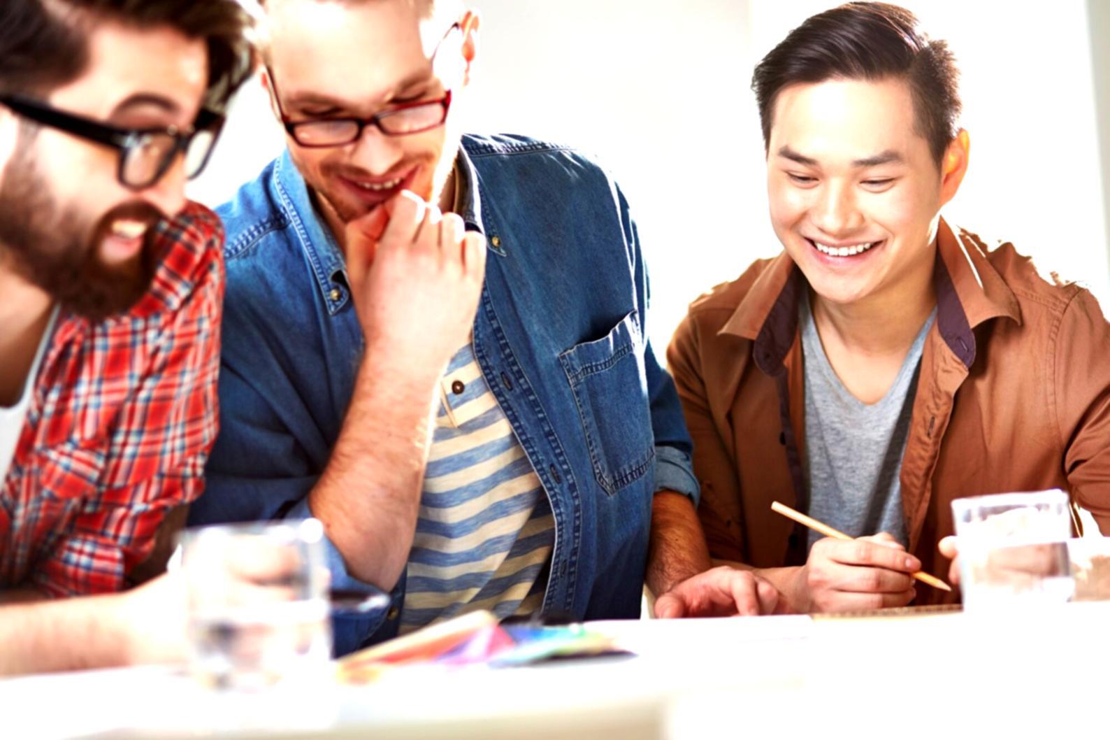 Proyek strategi komunikasi laporan keuangan untuk perusahaan menengah